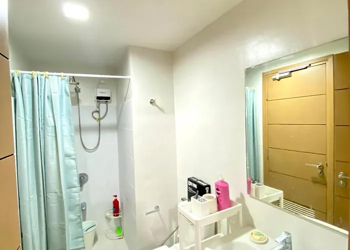 One Br With Balcony At East Gate *